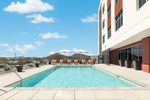 Bazén v ubytování Doubletree By Hilton Tucson Downtown Convention Center nebo v jeho okolí