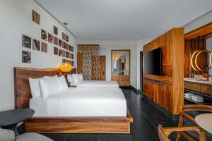 Телевізор і / або розважальний центр в Conrad Tulum Riviera Maya