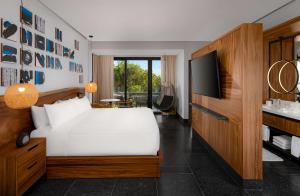 Ліжко або ліжка в номері Conrad Tulum Riviera Maya