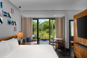 Ліжко або ліжка в номері Conrad Tulum Riviera Maya