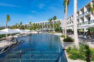 Bazén v ubytování Hilton Tulum Riviera Maya All-Inclusive Resort nebo v jeho okolí