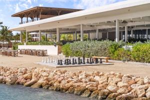 Mangrove Beach Corendon Curacao All-Inclusive Resort, Curio by Hilton室外花園