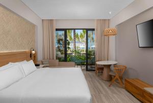 Postel nebo postele na pokoji v ubytování Hilton Tulum Riviera Maya All-Inclusive Resort