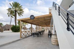 Mangrove Beach Corendon Curacao All-Inclusive Resort, Curio by Hilton陽台或露臺