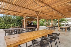 Mangrove Beach Corendon Curacao All-Inclusive Resort, Curio by Hilton餐廳或用餐的地方