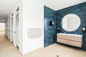 Mangrove Beach Corendon Curacao All-Inclusive Resort, Curio by Hilton衛浴