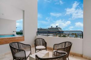 Mangrove Beach Corendon Curacao All-Inclusive Resort, Curio by Hilton陽台或露臺