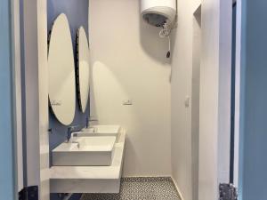 Bagno di Nomads Hostel