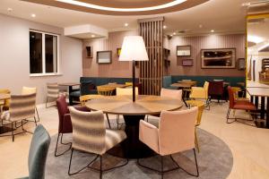 Hampton By Hilton Regensburg的休息区