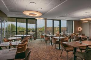 DoubleTree by Hilton Lyon Eurexpo & Spa餐厅或其他用餐的地方