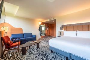 DoubleTree by Hilton Lyon Eurexpo & Spa客房内的一张或多张床位