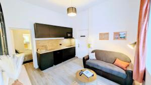a living room with a couch and a sink at La Sucrerie - Charme Industriel RDC in Abbeville