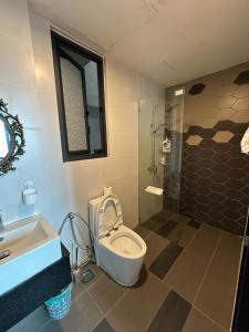 Koupelna v ubytování 2-12Pax, Free Parking, 3Room 2Bath, Vivacity Jazz 2 Kuching