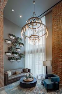 Embassy Suites By Hilton Virginia Beach Oceanfront Resort的休息区