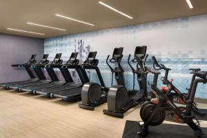 Fitness centrum a/nebo fitness zařízení v ubytování Hotel Lela Wilmington, Tapestry Collection By Hilton