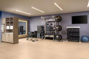 Fitness centrum a/nebo fitness zařízení v ubytování Hotel Lela Wilmington, Tapestry Collection By Hilton