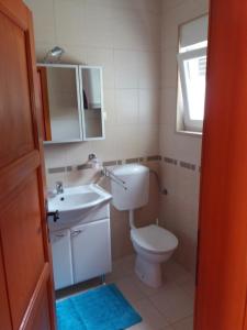 Ένα μπάνιο στο Holiday home with sea view +63 φωτογραφίες