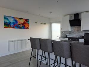 TV a/nebo společenská místnost v ubytování Seaview Escape + 30 fotografií