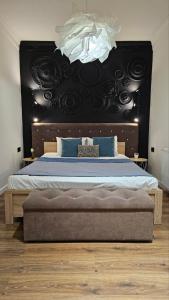 Posteľ alebo postele v izbe v ubytovaní Black Room Apartment