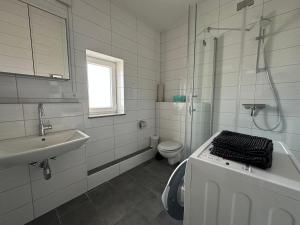 Koupelna v ubytování Monteur -sowie Ferienwohnungen in Grünberg, nahe Gießen