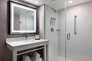 Ванная комната в Wyndham Grand Fallsview Hotel
