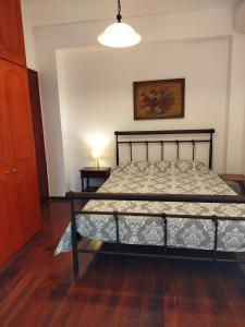 Postel nebo postele na pokoji v ubytování Athina's Mon Repo Apartment