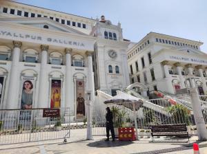 Fotografie z fotogalerie ubytování Lyallpur Galleria Mall Apartment, 1 BHK, 1 Bedroom with Living Room, Basement Parking, 24x7 Security v destinaci Faisalábád