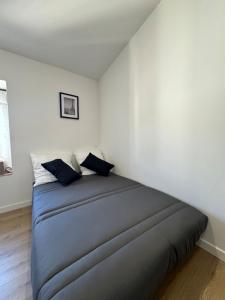 Postel nebo postele na pokoji v ubytování La perle du centre - Studio