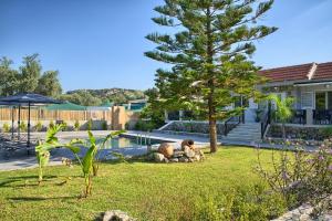 Κήπος έξω από το S&T VILLA