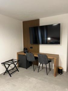 TV a/nebo společenská místnost v ubytování Villa Knezevic-completely renovated 2025