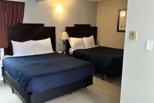 Postel nebo postele na pokoji v ubytování Travelodge by Wyndham Langley