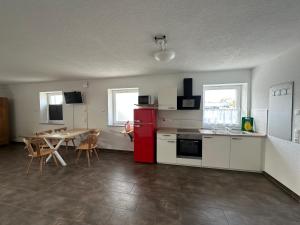 Kuchyň nebo kuchyňský kout v ubytování Monteur -sowie Ferienwohnungen in Grünberg, nahe Gießen
