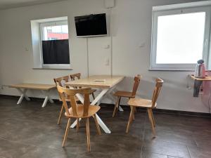 TV a/nebo společenská místnost v ubytování Monteur -sowie Ferienwohnungen in Grünberg, nahe Gießen