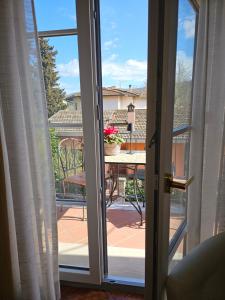 A balcony or terrace at Chiantirooms Guesthouse