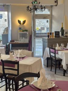 Restaurace v ubytování Logis Hôtel Les Chardons Bleus RESTAURANT LE BISTROT DE LA MER