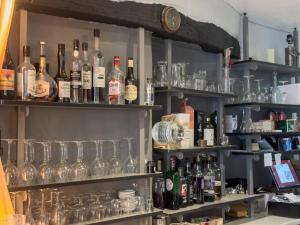 Nápoje v ubytování Logis Hôtel Les Chardons Bleus RESTAURANT LE BISTROT DE LA MER