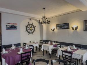 Restaurace v ubytování Logis Hôtel Les Chardons Bleus RESTAURANT LE BISTROT DE LA MER