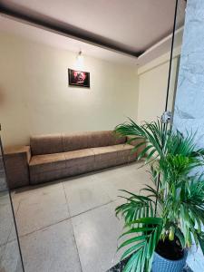 Posezení v ubytování Hotel Royal Orbit By Arony Hospitality Dehradun
