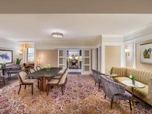 Posezení v ubytování Fairmont Hotel Vancouver