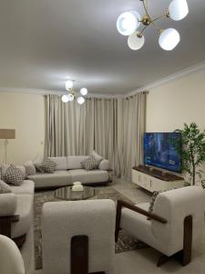 Телевизор и/или развлекательный центр в شقة فندقية