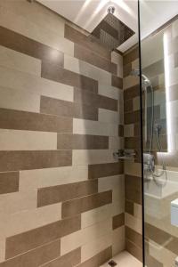 Ένα μπάνιο στο Fully-equipped studio Palm Jumeirah, Seven