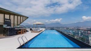 Sundlaugin á Hilton Kathmandu eða í nágrenninu