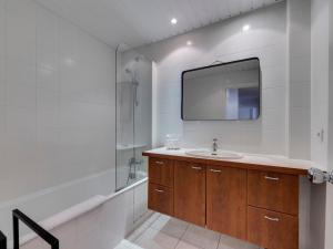 Kúpeľňa v ubytovaní T2 lumineux à Tignes, balcon sud, 4-5 personnes - FR-1-641-71