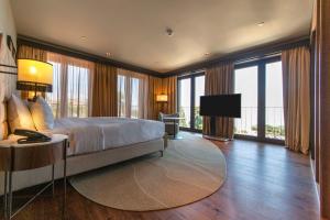 Keight Hotel Opatija, Curio Collection By Hilton客房内的一张或多张床位
