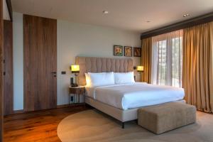 Keight Hotel Opatija, Curio Collection By Hilton客房内的一张或多张床位