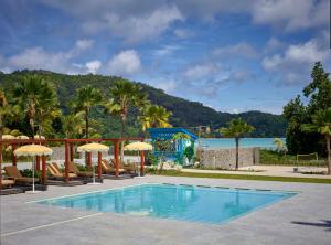 Bazén v ubytování Canopy By Hilton Seychelles Resort nebo v jeho okolí