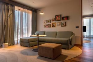 Keight Hotel Opatija, Curio Collection By Hilton的休息区