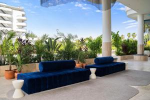 The Rif At Mangrove Beach Corendon Curacao All-Inclusive, Curio by Hilton tesisinde bir oturma alanı