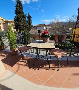 A balcony or terrace at Chiantirooms Guesthouse