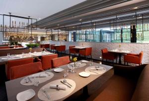 Humble House Taipei, Curio Collection by Hilton餐厅或其他用餐的地方